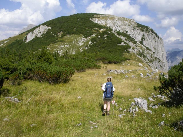 Daniela auf Weg 822 zwischen Roßlochhöhlen-Klettersteig und Hochblaser