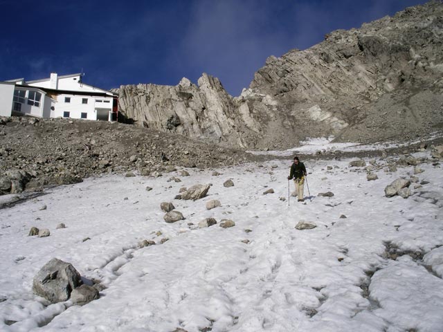Daniela auf Weg 601 zwischen Vallugabahnen und Valfagehrjoch