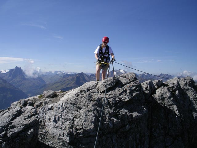Arlberger Klettersteig: Daniela zwischen Lorfekopf und Lorfescharte