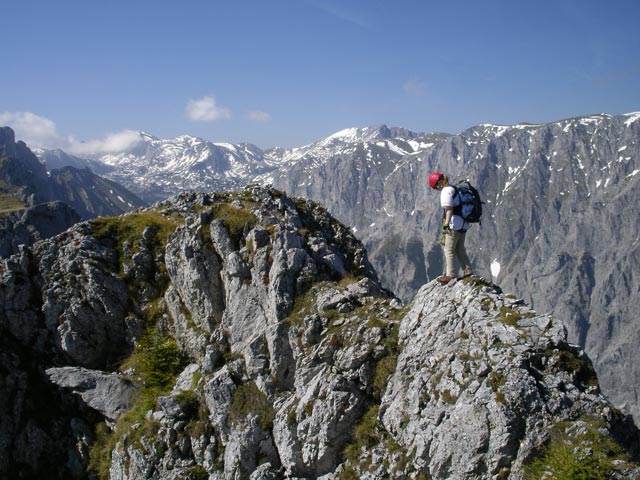 Daniela zwischen Vorgipfel des Großen Feistringsteins und Großem Feistringstein