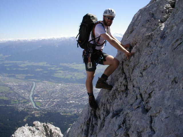 Vordere Brandjochspitze-Südgrat: Andreas zwischen Spreizschritt und Plattenabschnitt