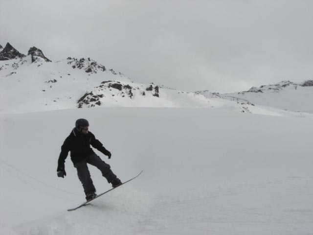 Markus neben Piste 8 (10. Apr.)