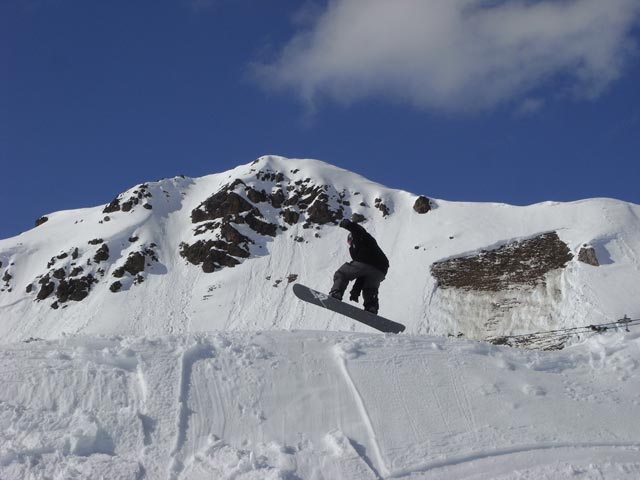 Markus neben Piste 8 (13. Apr.)