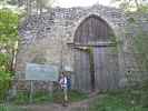 Daniela bei der Ruine Starhemberg