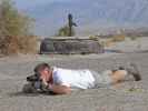 Papa bei den Stovepipe Wells im Death Valley National Park (5. Mai)