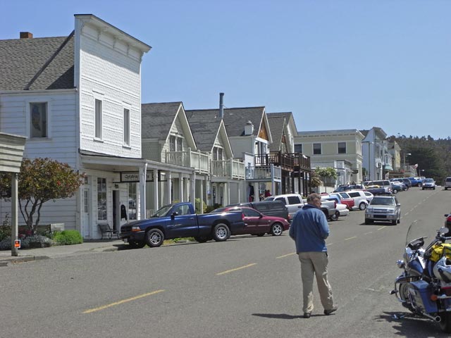 Papa auf der Main Street in Mendocino (11. Mai)