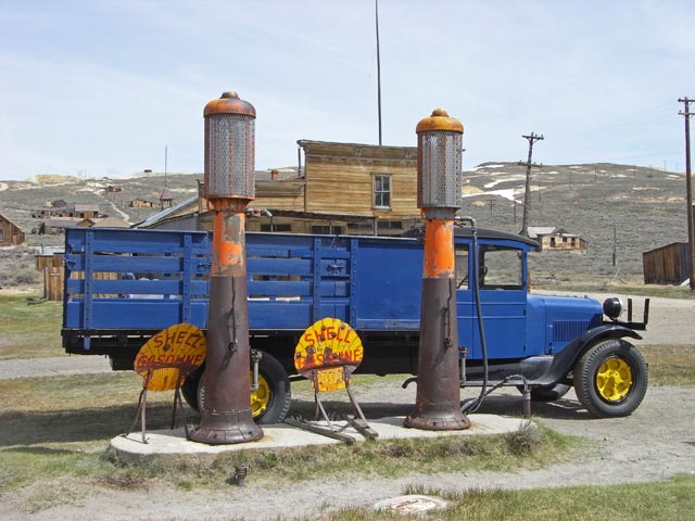 Tankstelle in Bodie (14. Mai)