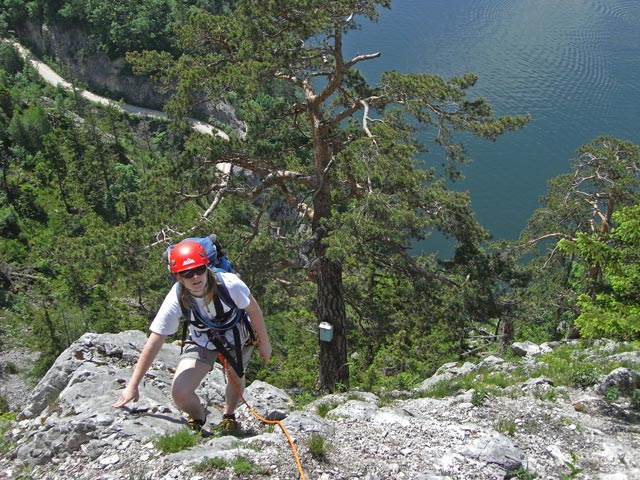 Gmundner Weg: Daniela beim Steigbuch (24. Mai)