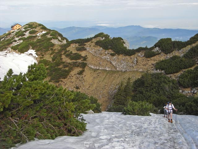 Irene und Daniela zwischen Gmundner Hütte und Pyramidenkogel (25. Mai)