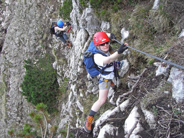 Traunsee-Klettersteig: Irene und Daniela im Einstieg (25. Mai)