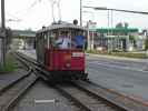 Wagen 100 bei der Einfahrt in die Haltestelle Keramik (25. Mai)