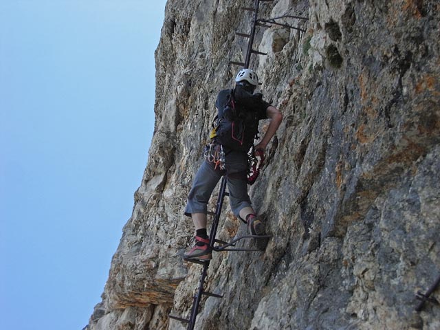 Haidsteig: Andreas am 2. Steigbaum