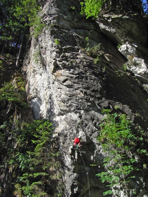 Zimmereben-Klettersteig: Martina am Ausstiegspfeiler