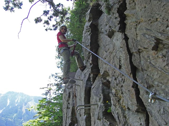 Huterlaner-Klettersteig: Martina in der Wasserwand