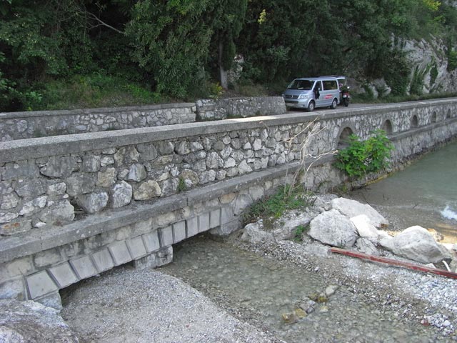 Torrente Baes bei der Mündung in den Gardasee