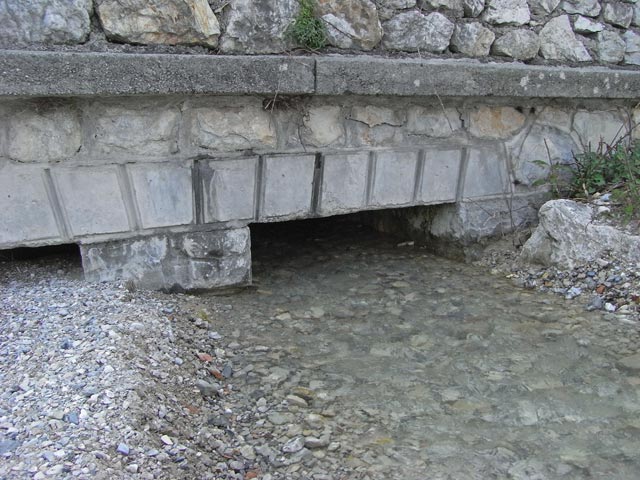 Torrente Baes bei der Mündung in den Gardasee