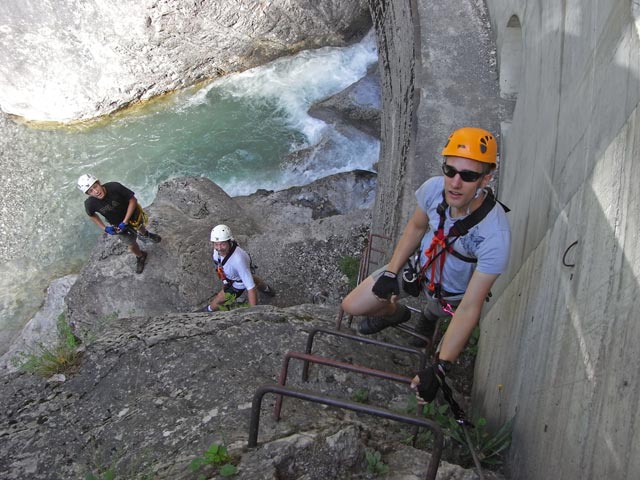 ÖTK-Klettersteig Pirkner Klamm: Christoph, Norbert und Christian bei der zweiten Wehranlage (6. Juli)