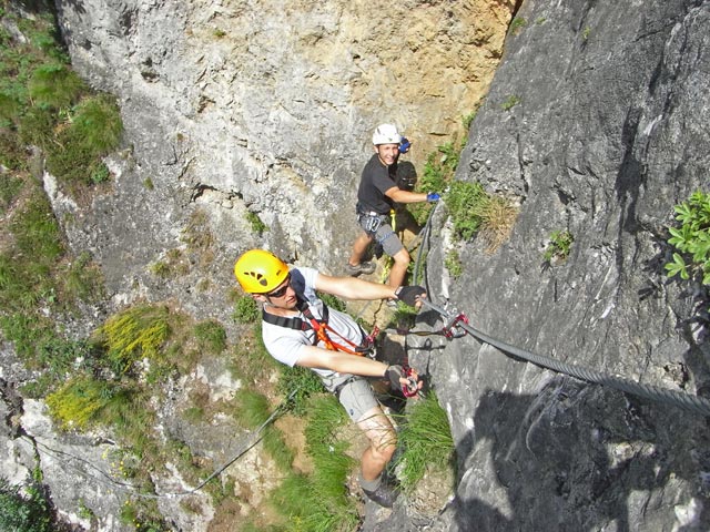 Koflwand-Klettersteig: Christian und Christoph zwischen Schlüsselstelle und Seilbrücke (6. Juli)