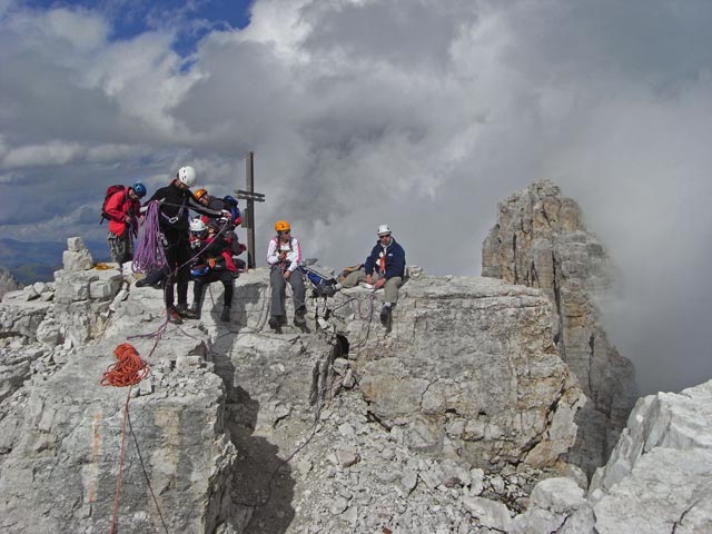 Helmut, Marco, Brigitte, Erich, Edith, Agnes und Nikolaus auf der Westlichen Zinne, 2.973 m (9. Juli)