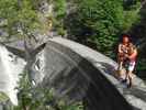 ÖTK-Klettersteig Pirkner Klamm: Christoph, Erich, Daniela und Doris auf der zweiten Wehranlage (6. Juli)