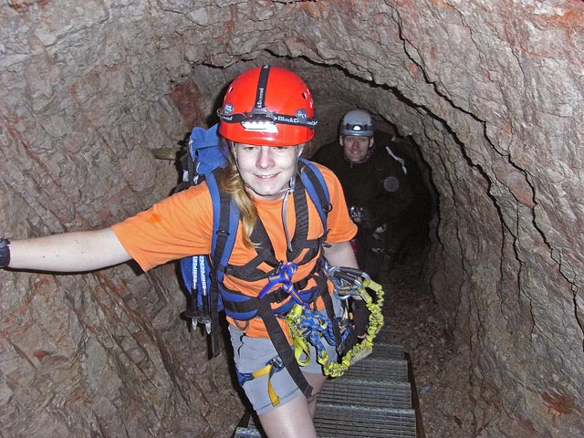 Via Ferrata Giovanni Lipella: Daniela und Erich in der Gallerie del Castelletto