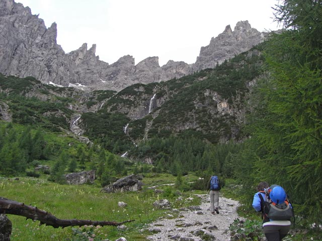 Daniela und Irene zwischen Rifugio Selvapiana und Rifugio Berti al Popera (21. Juli)