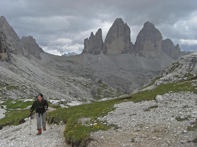 Daniela zwischen Drei-Zinnen-Hütte und Leiternsteig