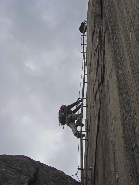 Rote Säule-Klettersteig: Daniela und Irene nach der Vereinigung der beiden Varianten (24. Juli)