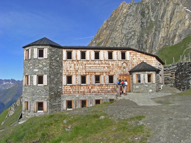 Irene und Daniela bei der Sajathütte, 2.575 m (25. Juli)