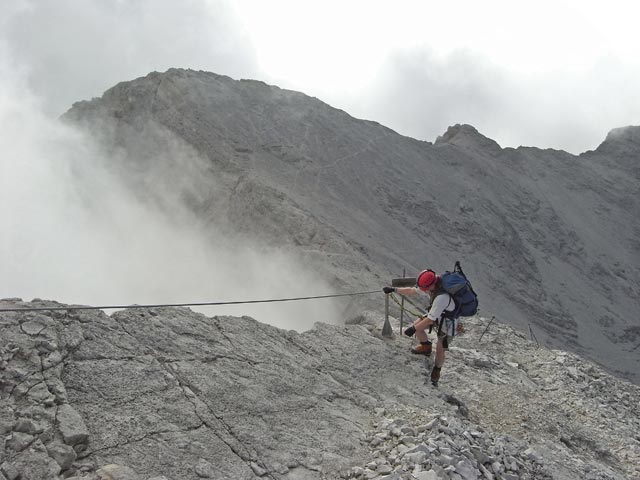 Via Ferrata Ivano Dibona: Daniela bei der Abzweigung zum Cristallino d'Ampezzo (30. Aug.)