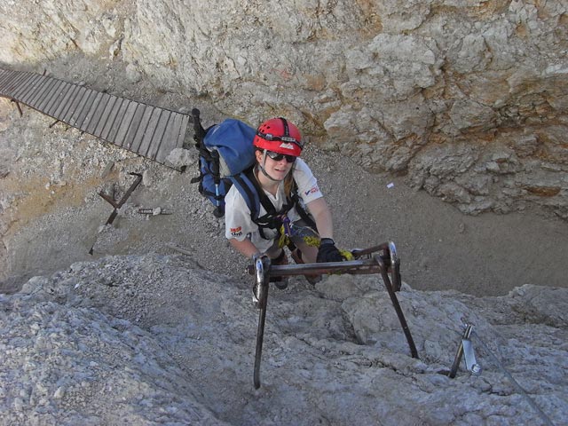 Via Ferrata Ivano Dibona: Daniela zwischen Ponte Cristallo und Forcella Stounies (30. Aug.)