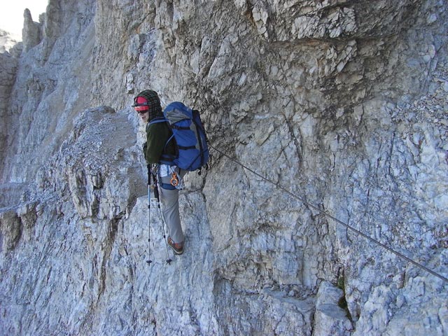 Via Ferrata Ivano Dibona: Daniela zwischen Cresta Bianca und Forcella Padeón (31. Aug.)