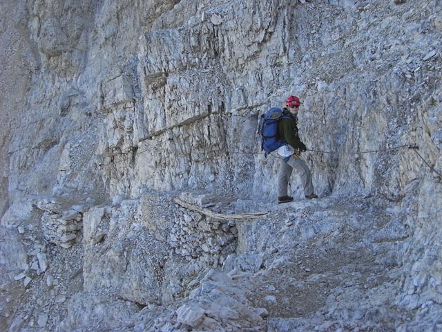 Via Ferrata Ivano Dibona: Daniela zwischen Cresta Bianca und Forcella Padeón (31. Aug.)