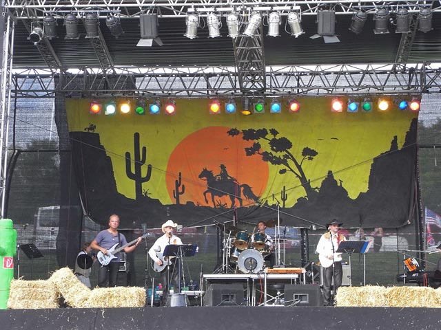 Western Cowboys auf der Countryb&uuml;hne (7. Sept.)