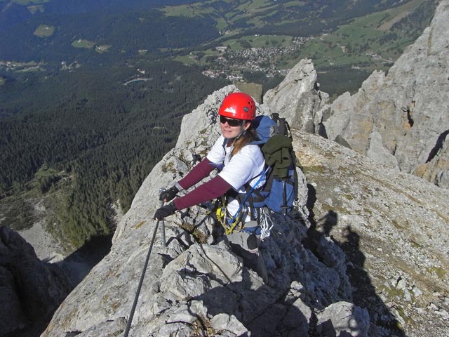 Latemart&uuml;rme-Klettersteig: Daniela im Ausstieg