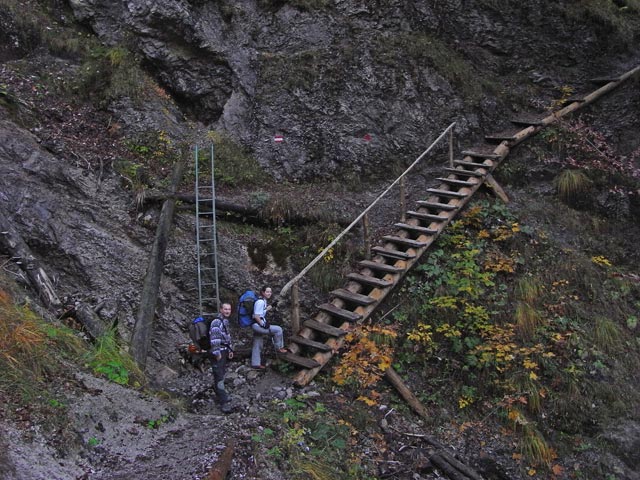 Erich und Daniela am Güttlersteig zwischen Anton-Karg-Haus und Kufsteiner Klettersteig (11. Okt.)