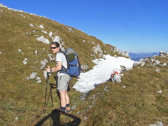 Daniela auf Weg 648 zwischen Jahrlingboden und Tamischbachturm (18. Okt.)