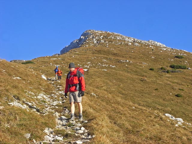 Christoph, Gudrun und Norbert auf Weg 648 am Großen Feldl (18. Okt.)