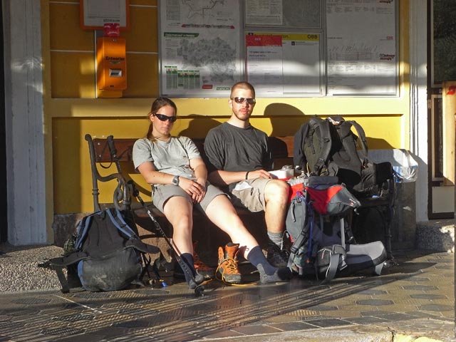 Daniela und Norbert im Bahnhof Gstatterboden, 573 m (19. Okt.)