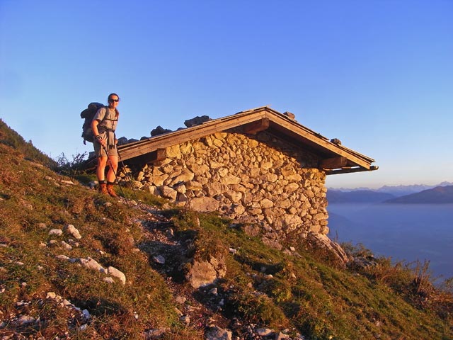 Daniela zwischen Goinger Gamskögerl und Ackerlhütte (25. Okt.)
