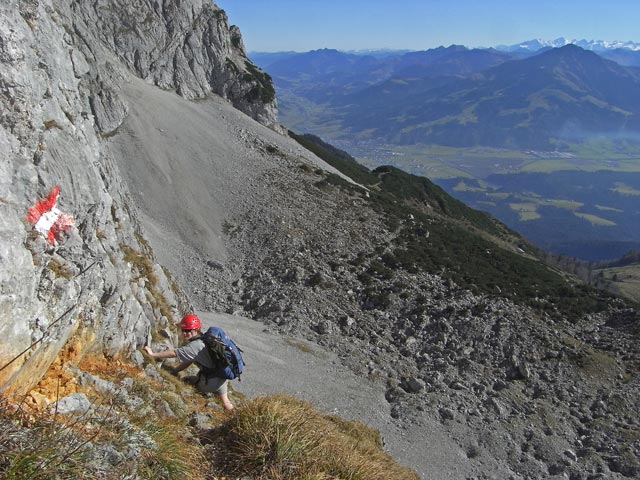 Daniela auf Weg 817 zwischen Niedersessel und Östlichem Hochgrubachkar (26. Okt.)