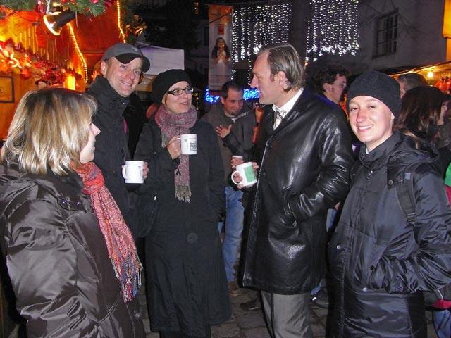 Sabine, Florian, Susanne, Erich und Carmen am Weihnachtsmarkt am Spittelberg