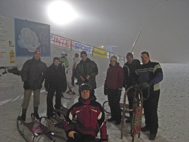 Harald, Hanna, Andreas, ich, Karolin, Stefan und Thomas in der Bergstation der Zau[:ber:]g Kabinenbahn