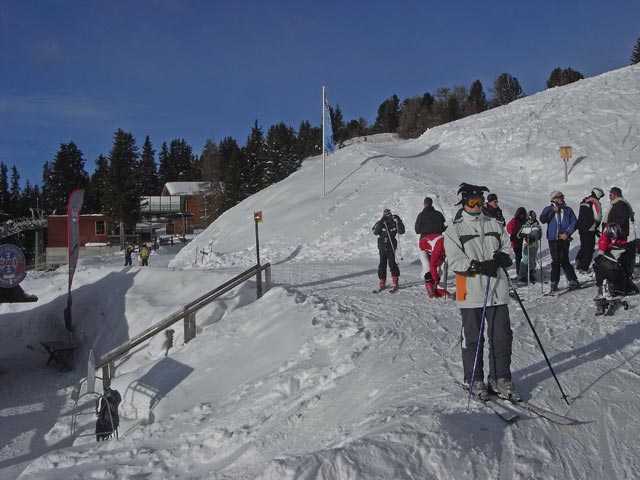 Daniela bei der Bergstation der Umlaufbahn Ortisei-Alpe di Siusi (21. Dez.)