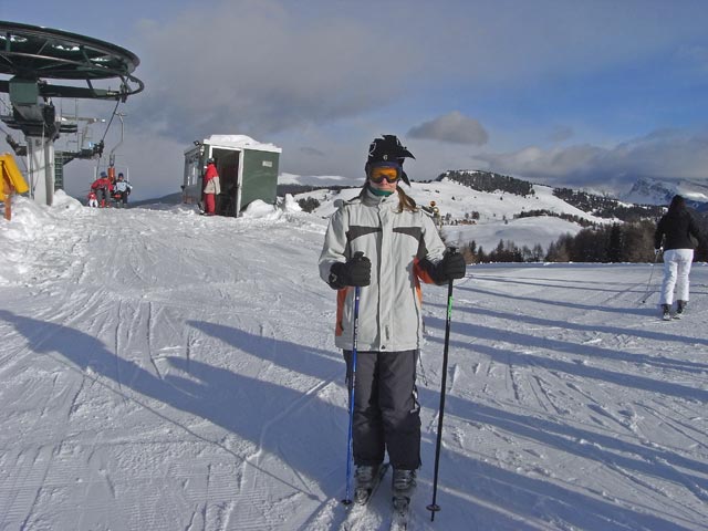 Daniela bei der Bergstation des Sessellifts Steger/Dellai (21. Dez.)