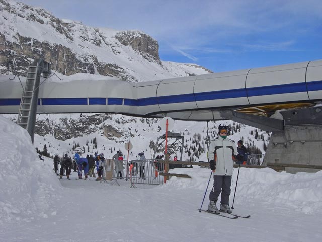 Daniela bei der Bergstation des Sessellifts Monte Burz (22. Dez.)