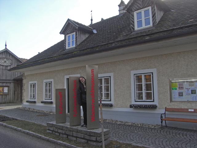 Daniela beim Wienerwaldmuseum