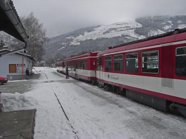 R 3307 im Bahnhof Uttendorf-Stubachtal, 776 m (31. Jän)