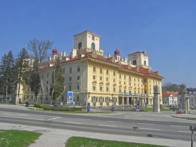 Schlo&szlig; Esterh&aacute;zy