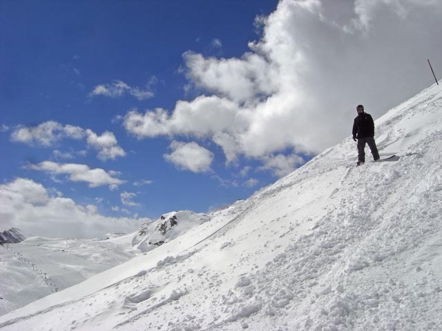 Markus neben der Piste 68 (17. Apr.)